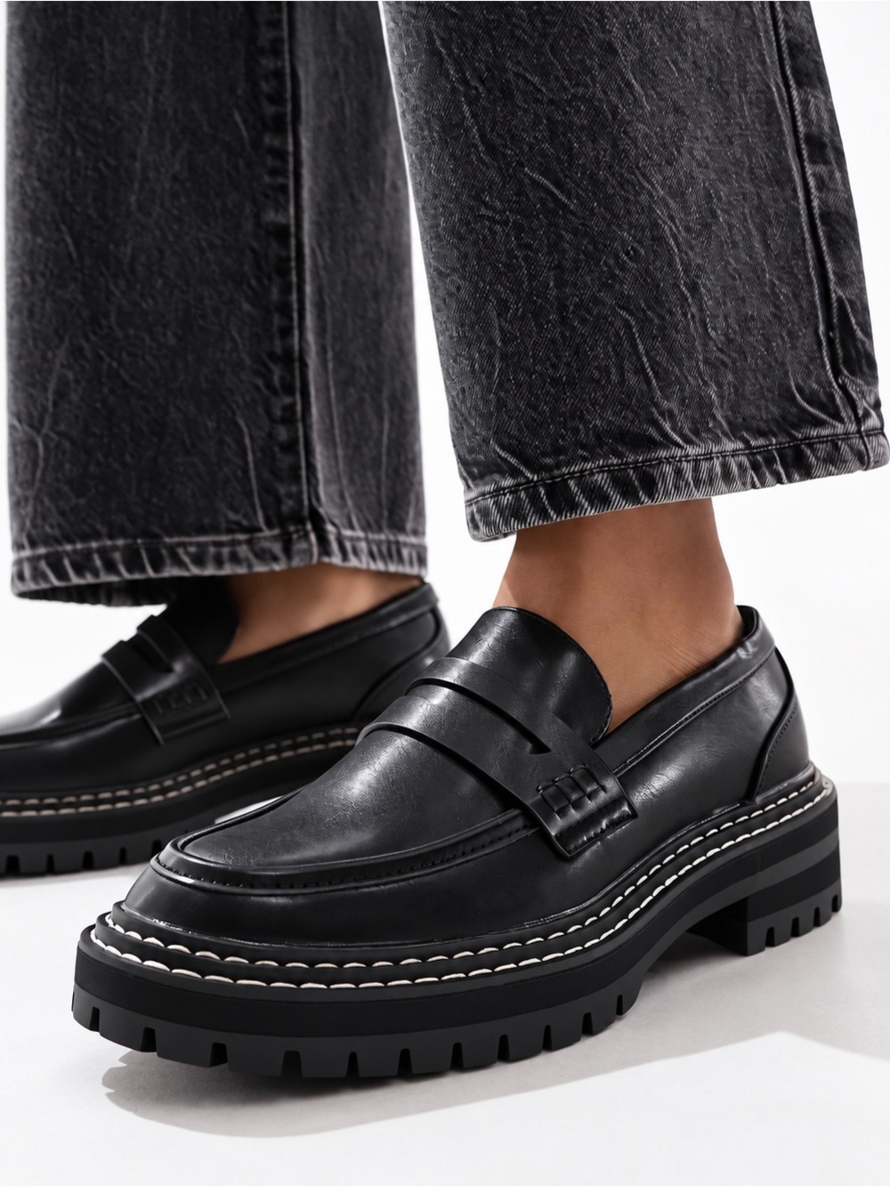 Only loafer with contrast stitching in black